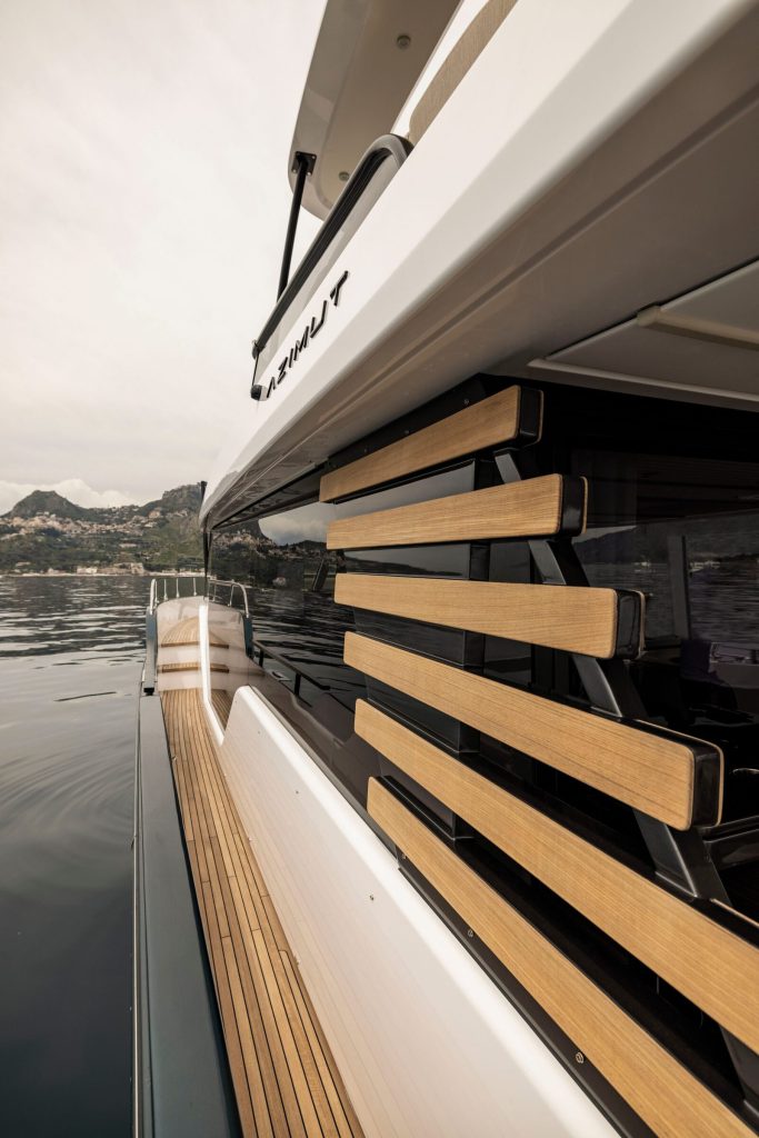 Azimut Magellano exterior detail