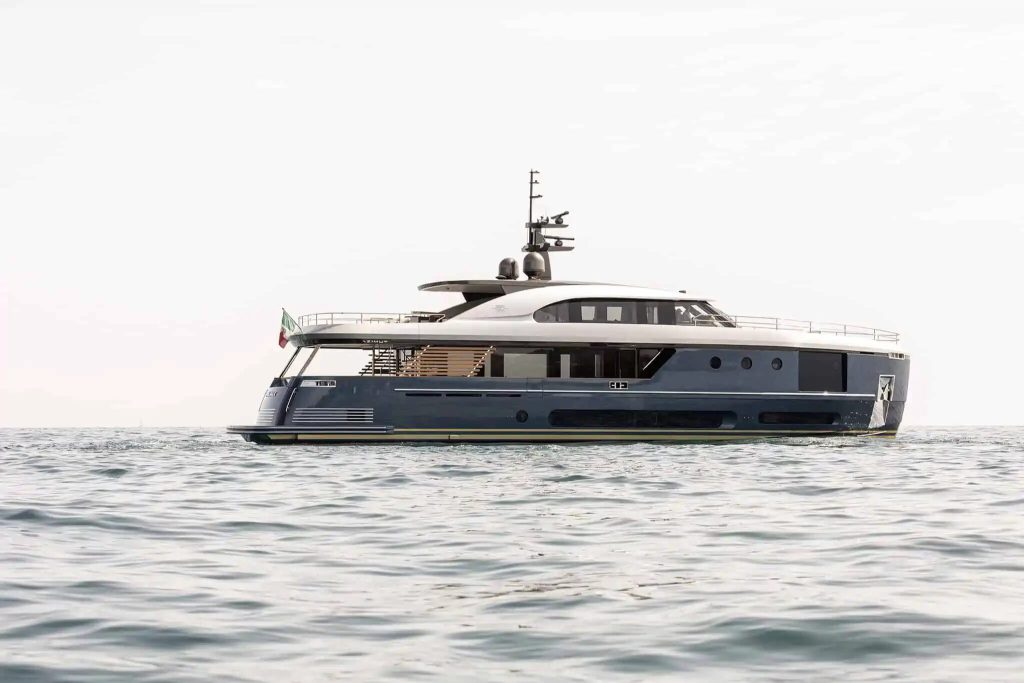 Azimut Magellano 30M — A timeless crossover