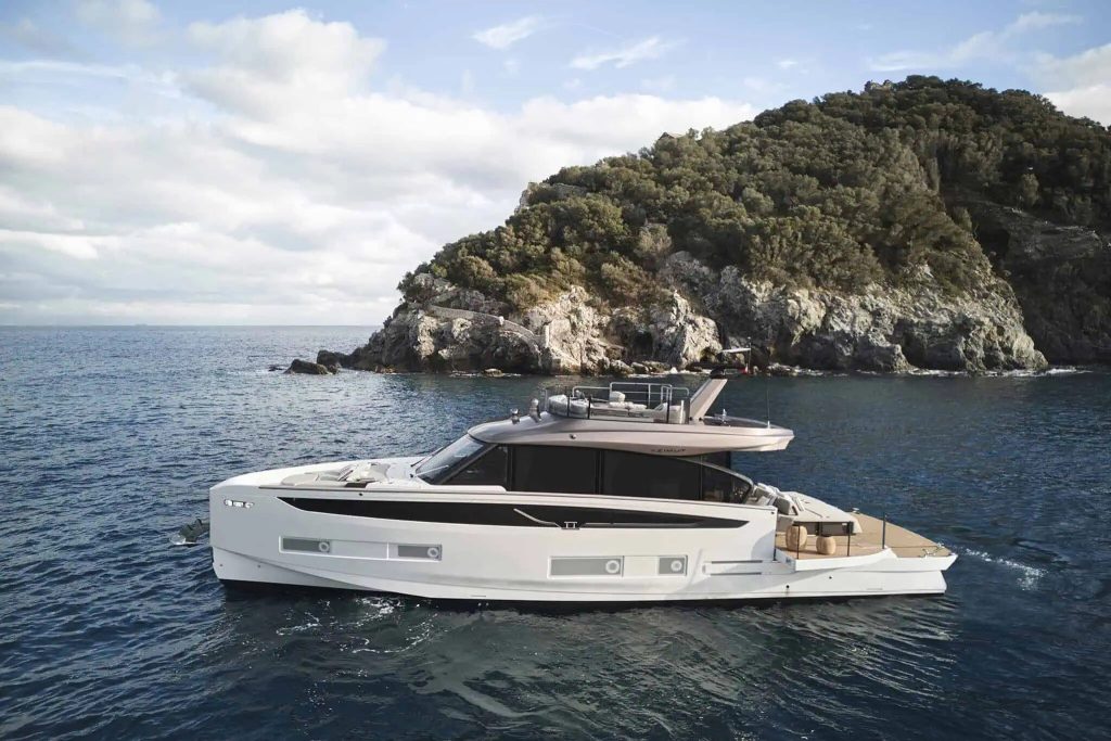 Azimut Seadeck 6 — Sundeck version