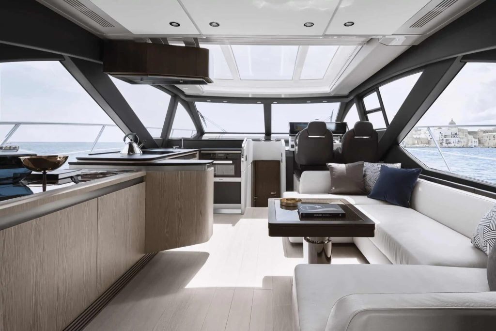 Azimut S salon