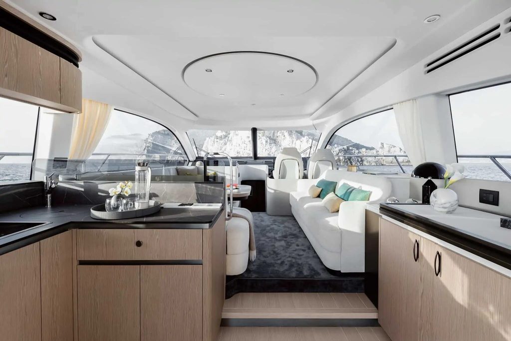 Azimut Fly salon