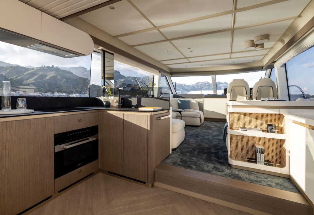 Azimut Magellano exterior cruising view