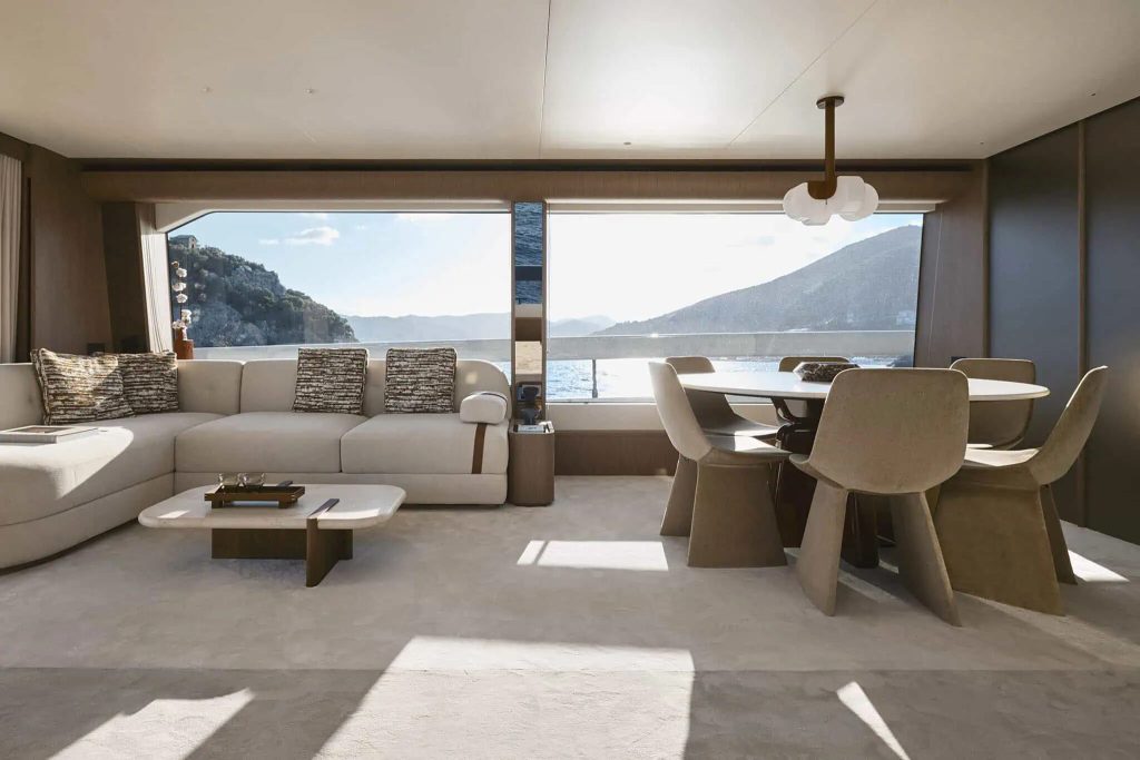 Azimut Fly 82