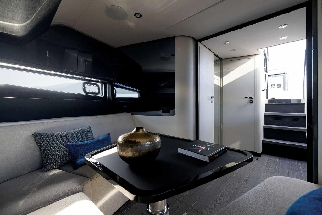 Azimut Verve interior dinette