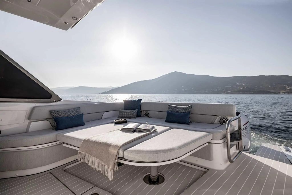 Azimut Verve cockpit sunpad