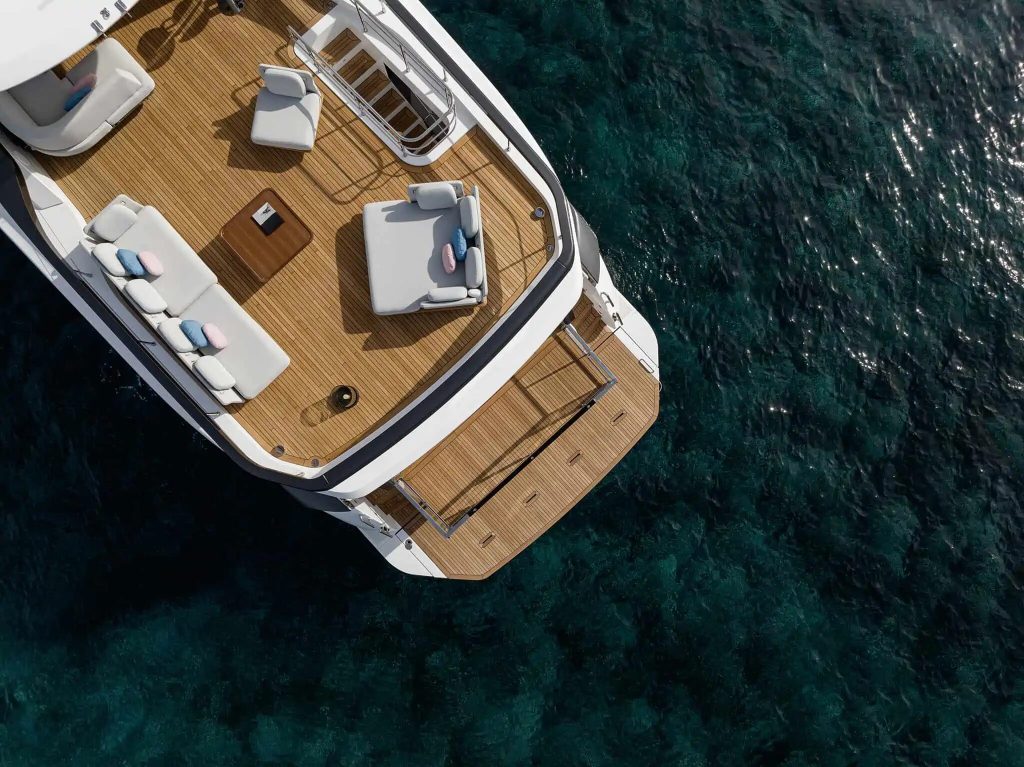 Azimut Grande stern exterior
