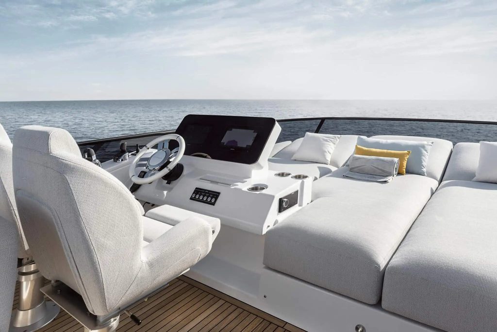Azimut Fly upper deck