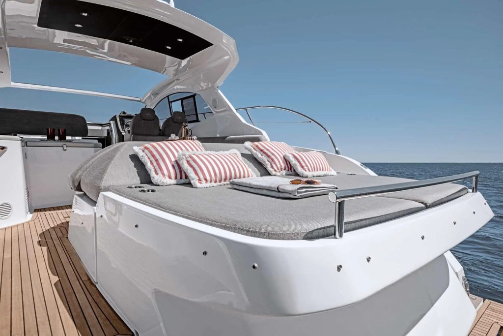 Azimut Atlantis aft sunpad