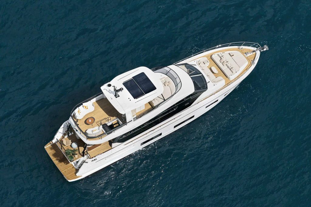 Azimut Fly 82 — Exterior design