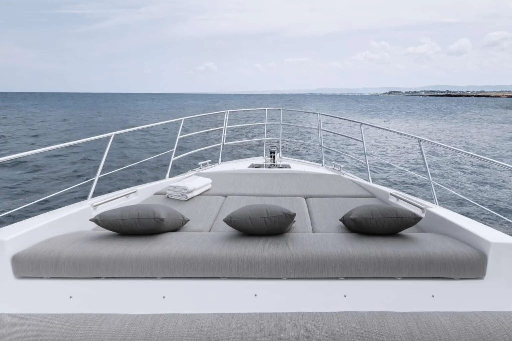 Azimut S yacht exterior