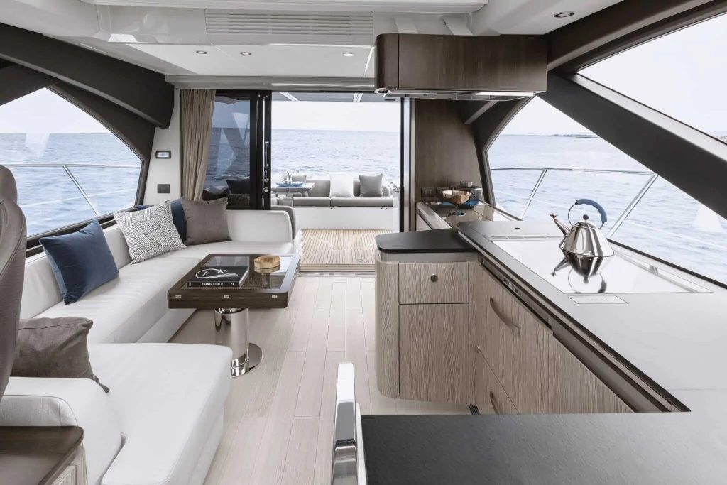 Azimut S interior