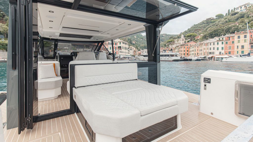Saxdor 400 GTO side terraces