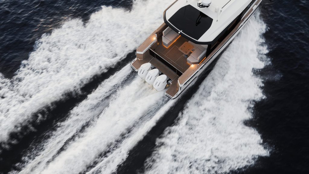 Saxdor 460 GTC on the water