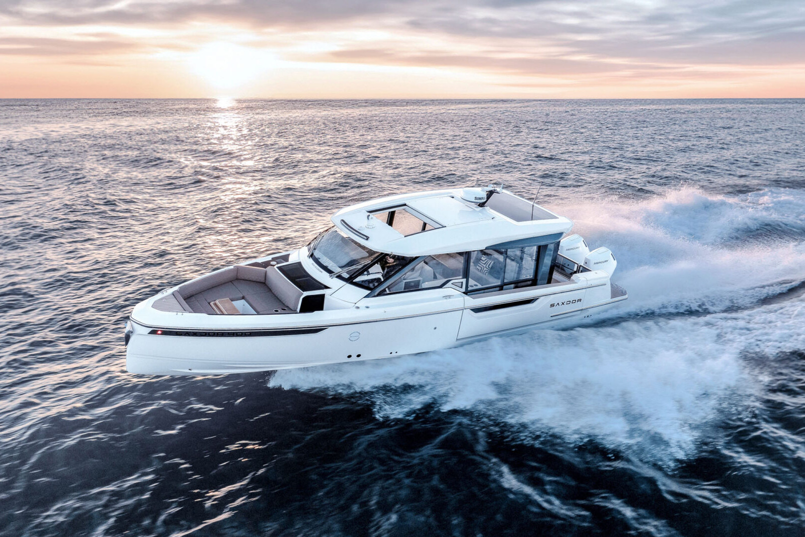 Saxdor 400 GTC under way with its enclosed wheelhouse