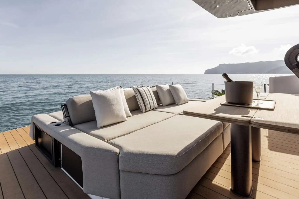 Azimut Seadeck 6