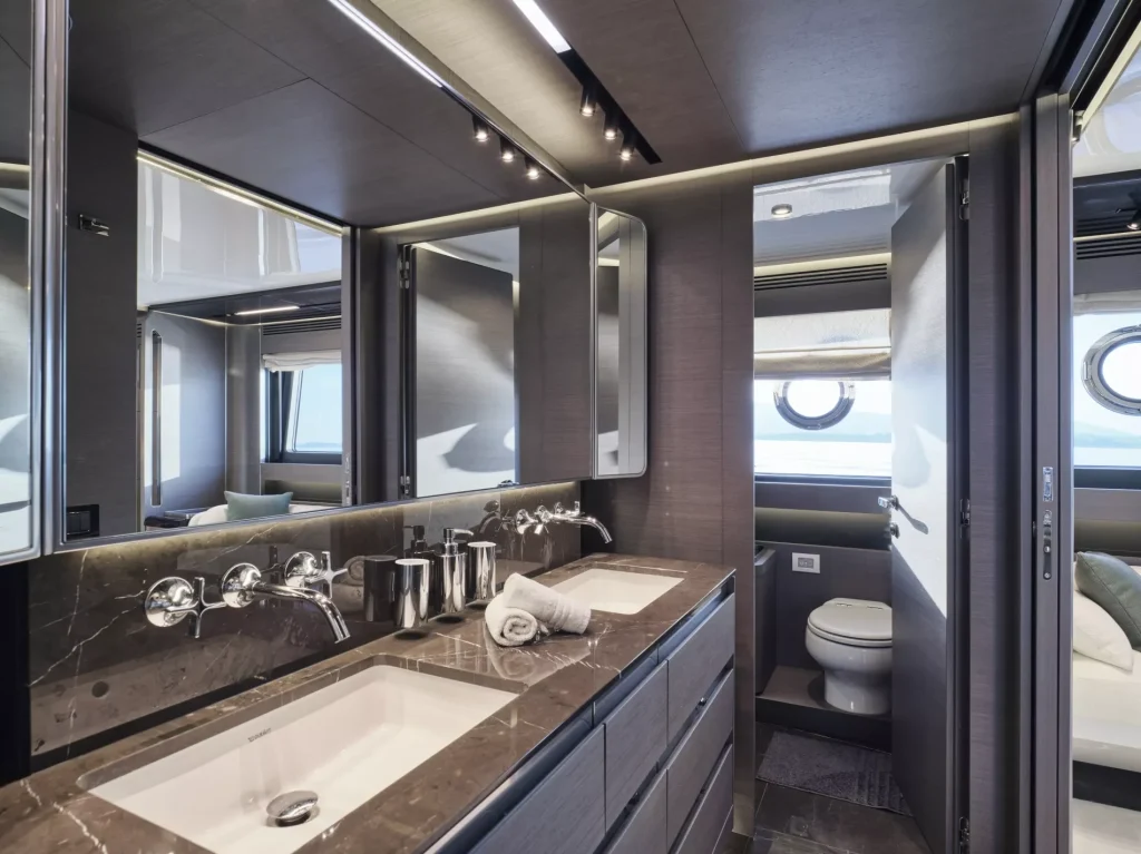 Azimut S10 2021 — listing image 23
