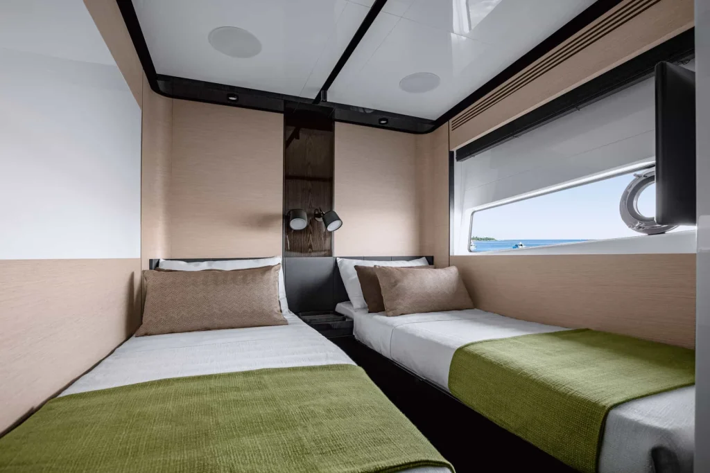 Azimut S10 2022 — listing image 38