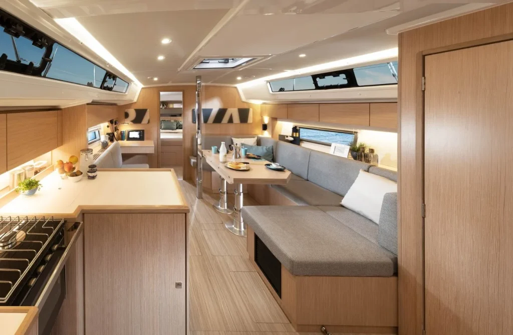 Bavaria C42 — photo 10
