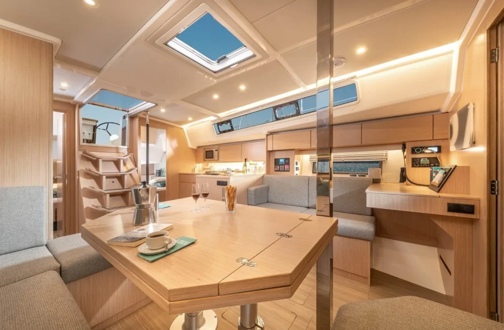 Bavaria C42 — photo 11