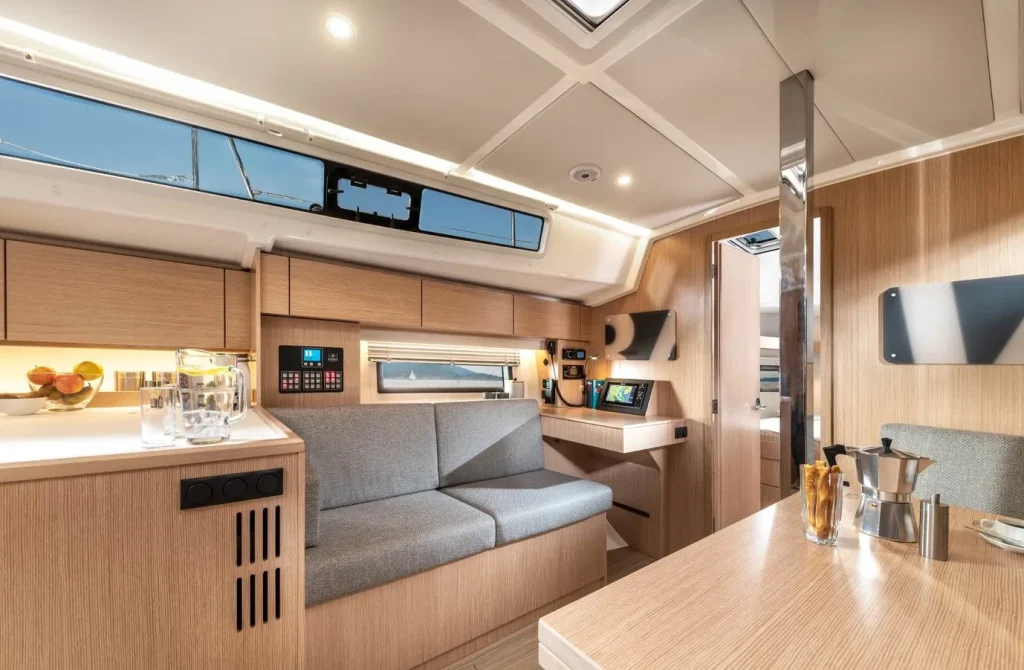 Bavaria C42 — photo 12