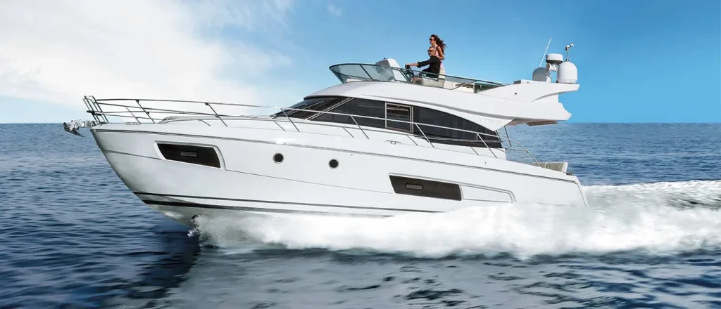 Bavaria VIRTESS 420 — Flybridge version