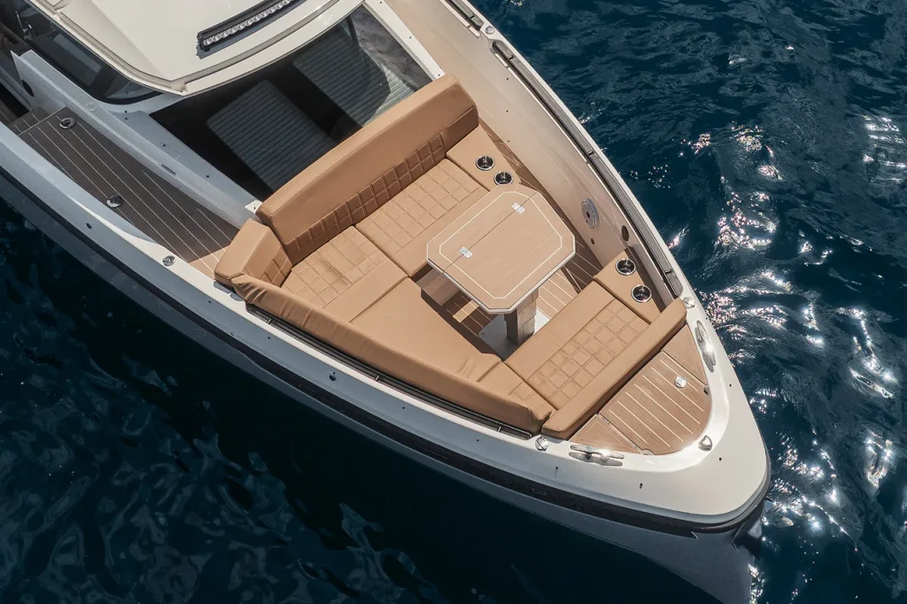 Saxdor 340 GTWA — Convertible social spaces